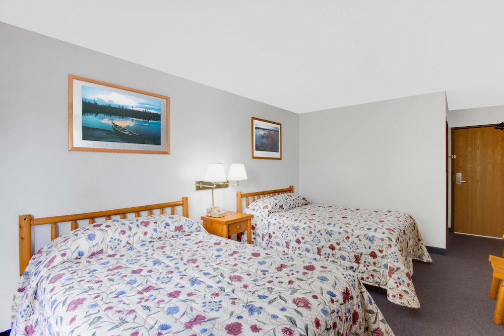 Super 8 by Wyndham Lake George/Warrensburg Area 5/19