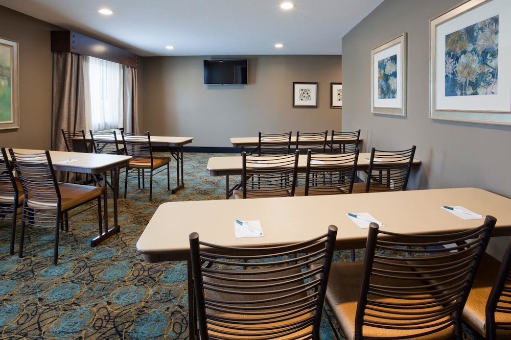GrandStay Hotel & Suites - Delano 16/21