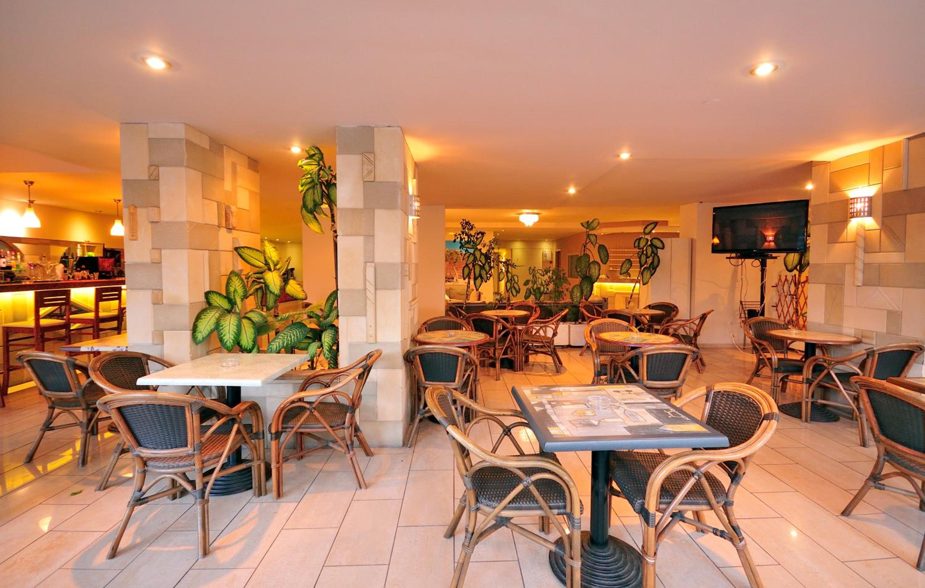 CARINA HOTEL 27/34