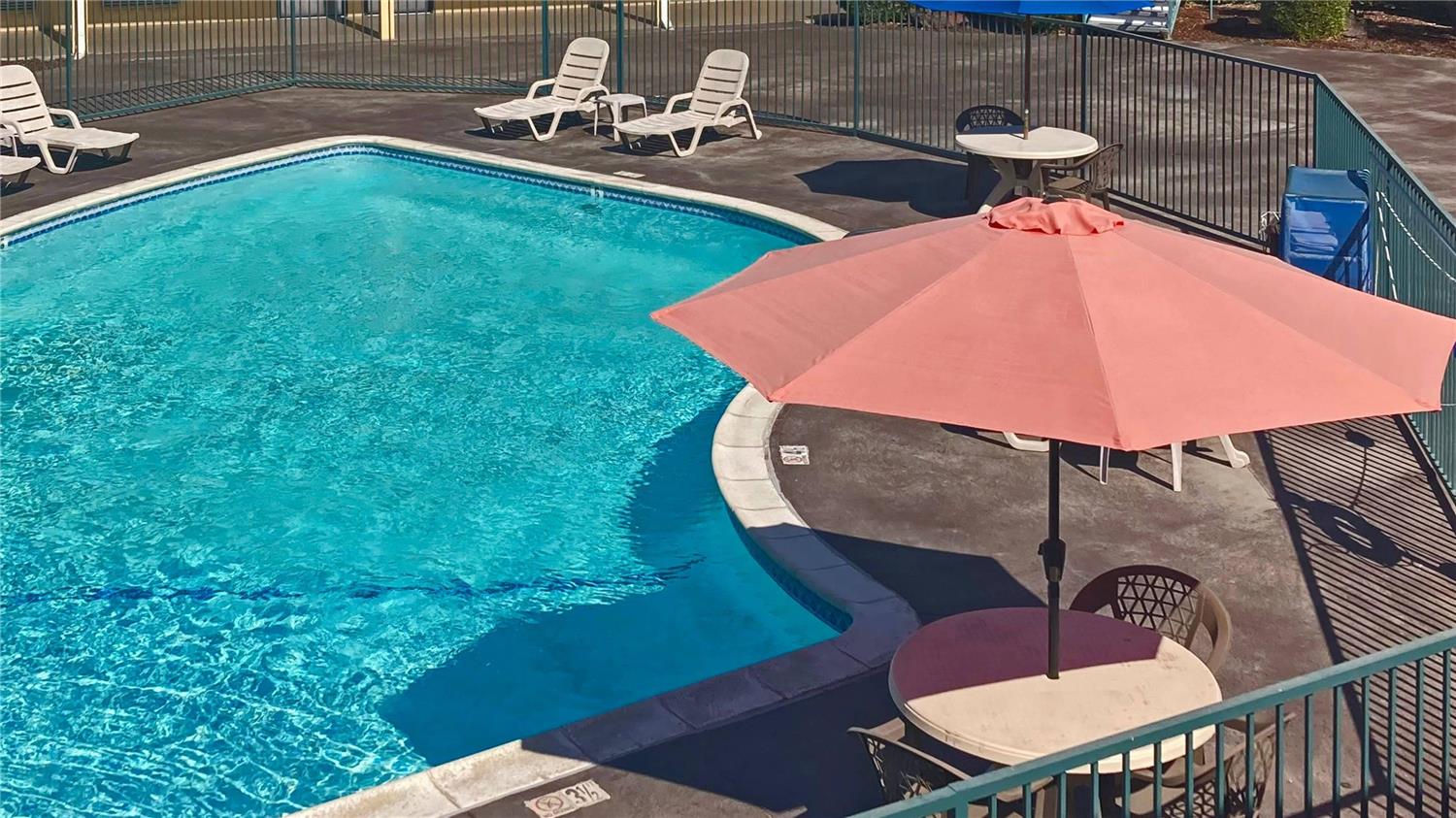 Quality Inn & Suites near Downtown Bakersfield 24/31