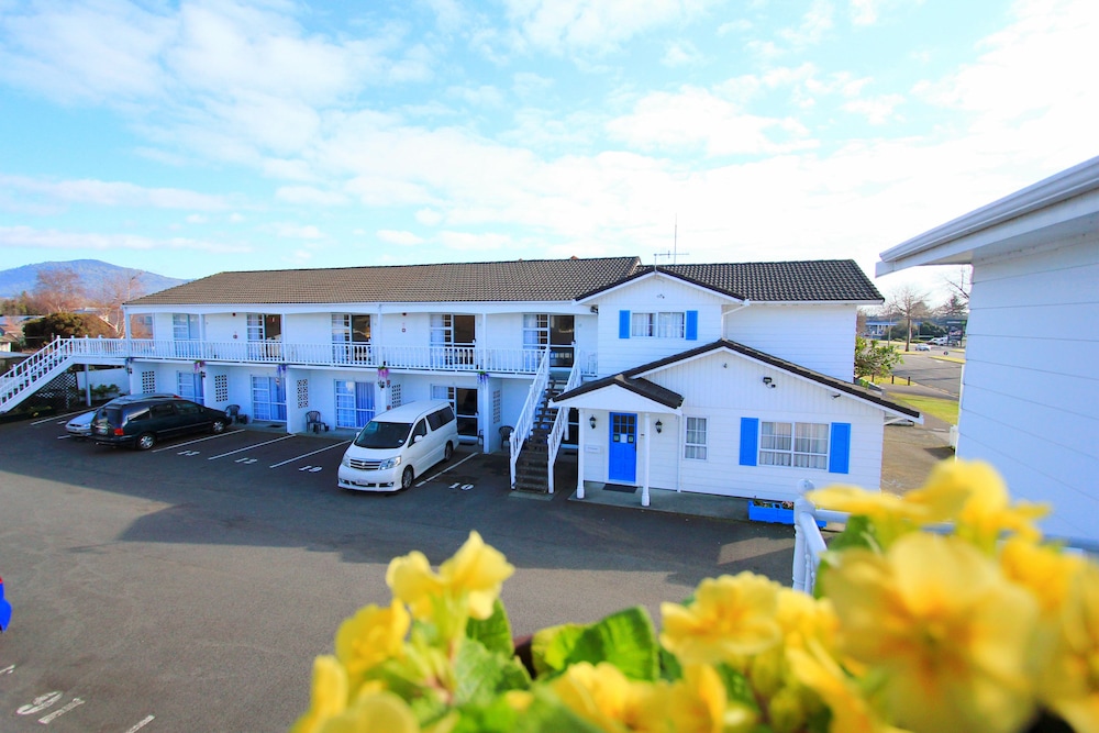 Golden Glow Motel 2/60