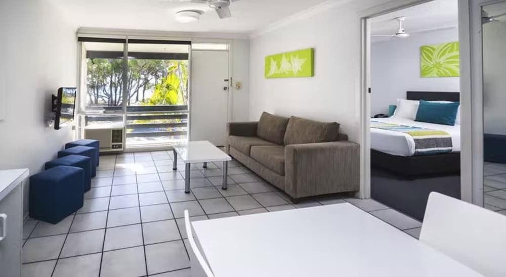 The Beach Motel Hervey Bay 42/72