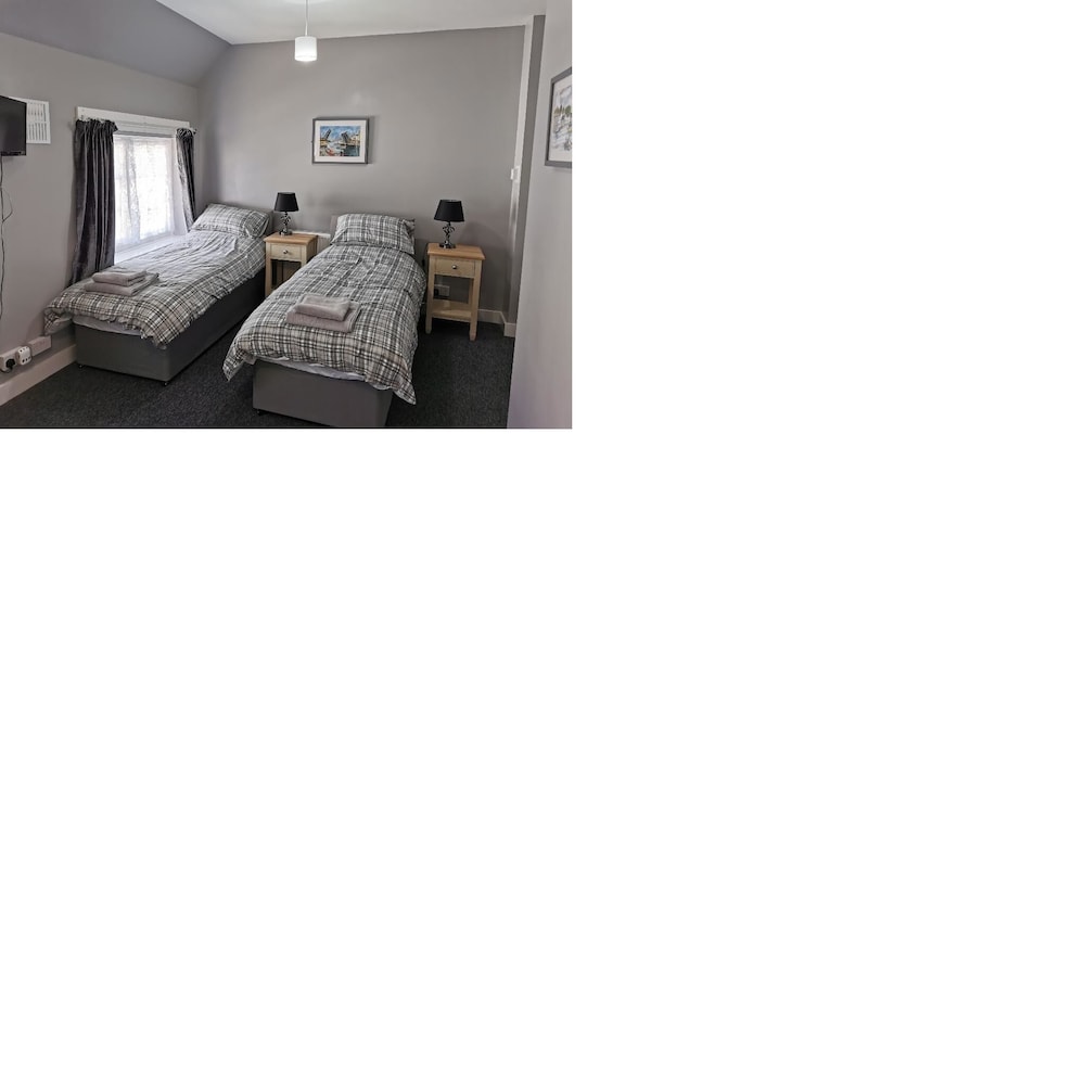 Old Castle Hotel 2/35
