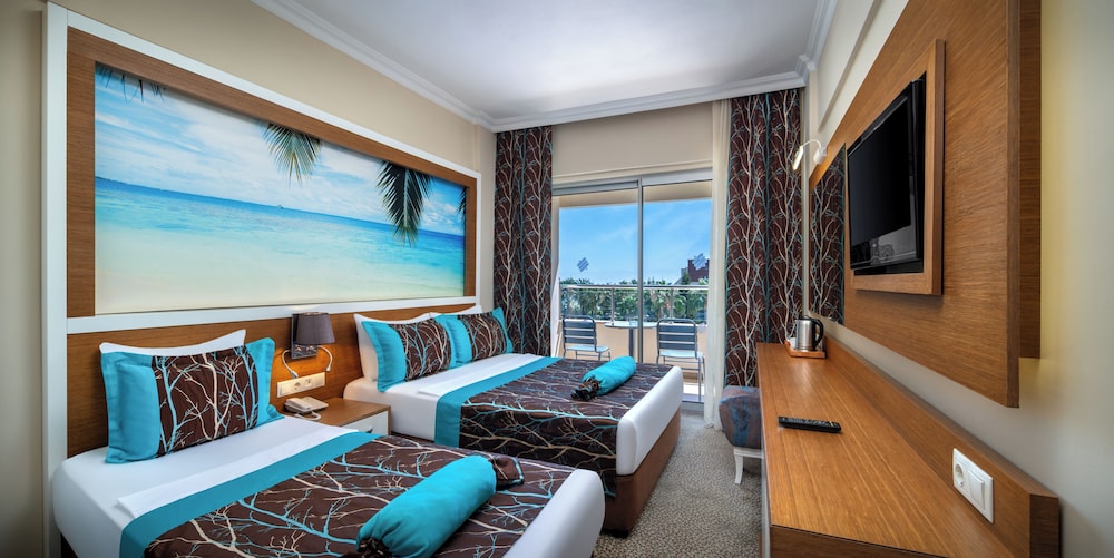 Standard, 1 Double and 1 Single Bed, Land View