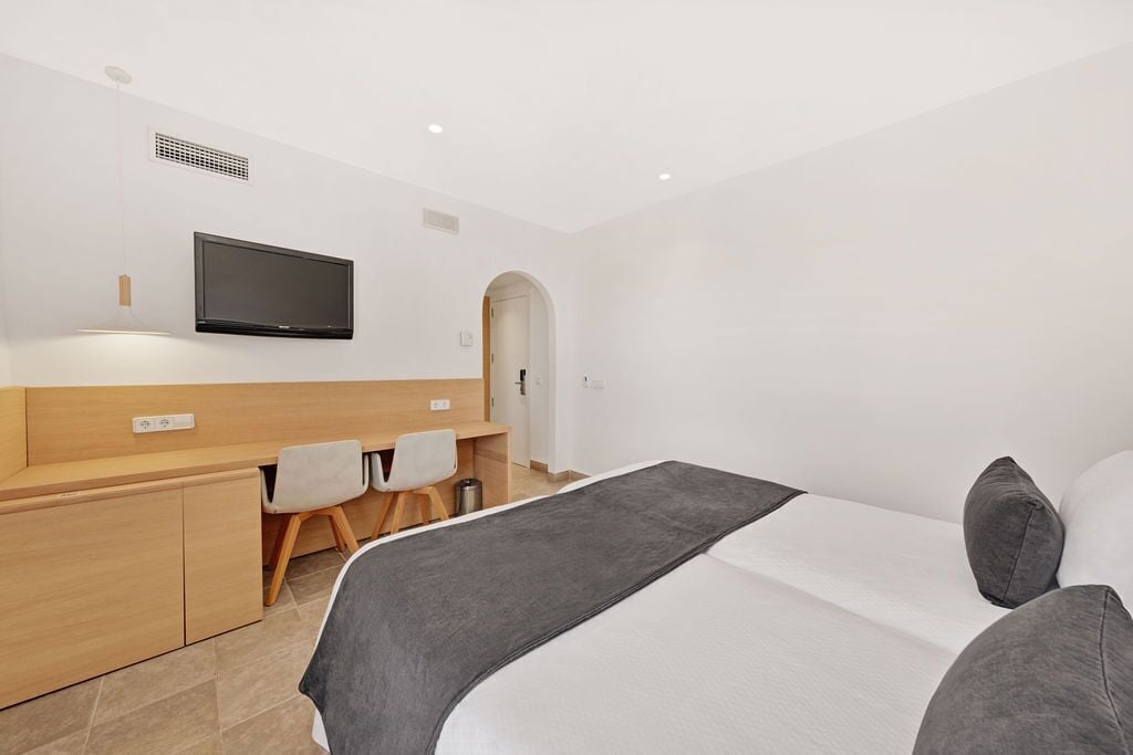 غرفة سوبيريور بسريرين منفصلين بشرفة، HOTEL VILLA CHIQUITA 6/10