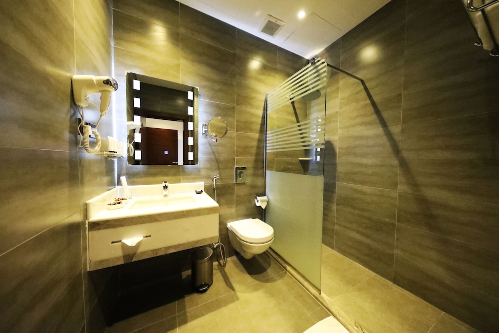 EVA Hotel 37/38