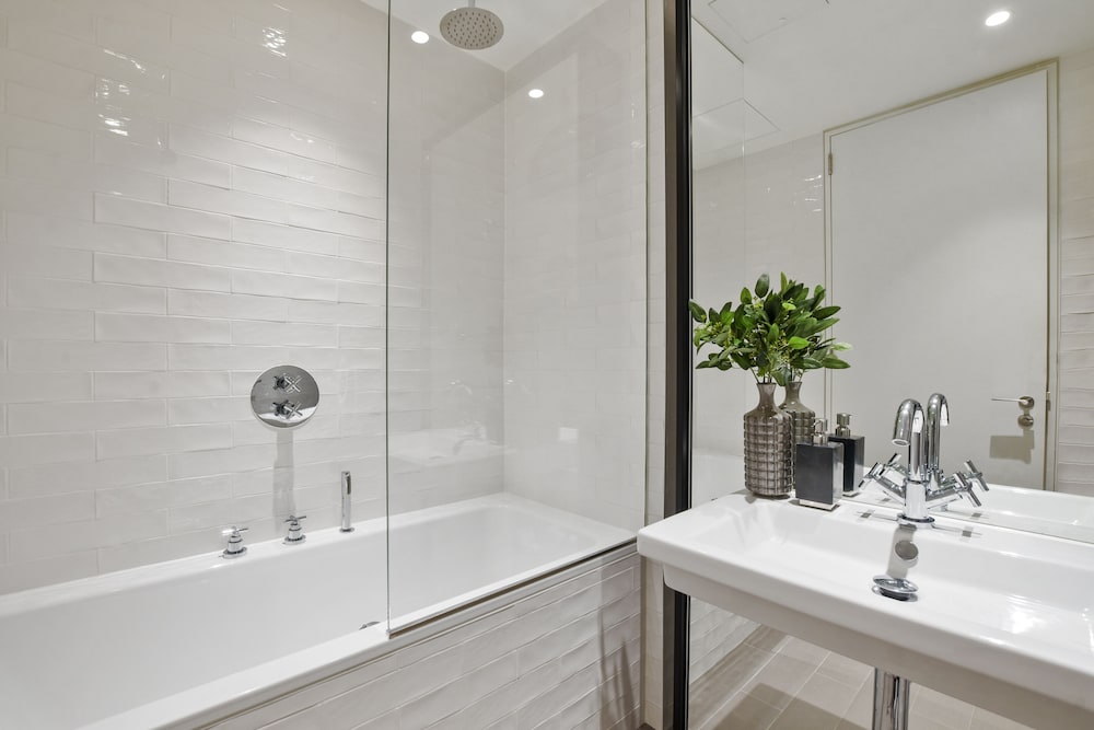Whitfield Street Residences by Aeria Apartments 48/50