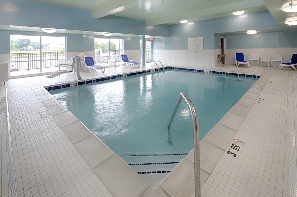 Holiday Inn Express Suites Alpena Downtown 20/40