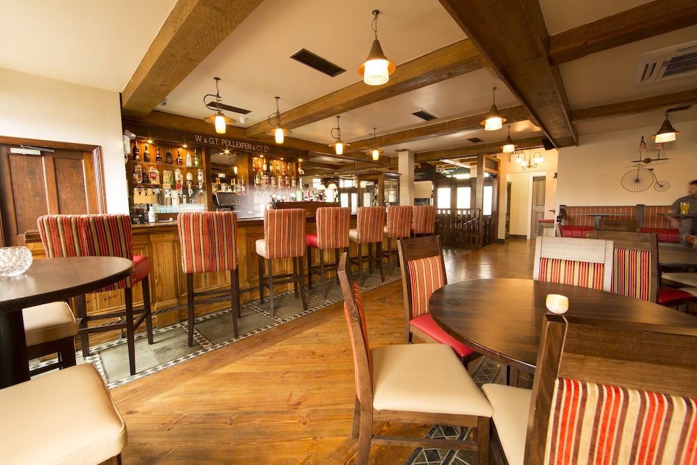Riverside Hotel 40/50