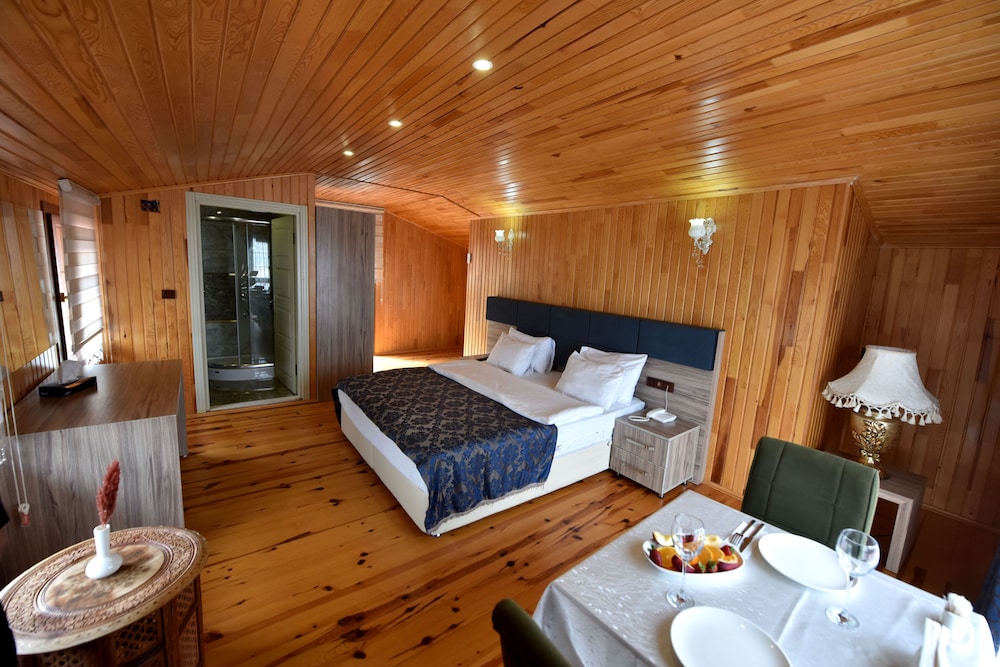 Dora Hotel 18/48