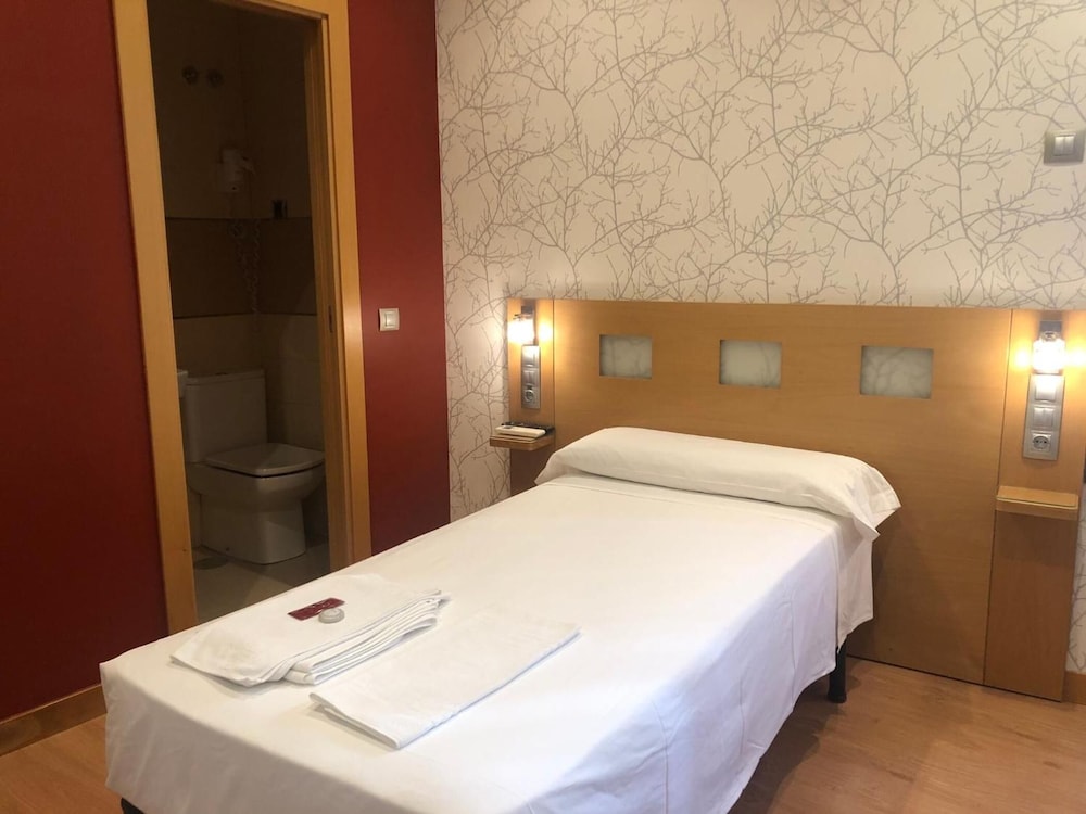 Hostal Abami I I 10/22
