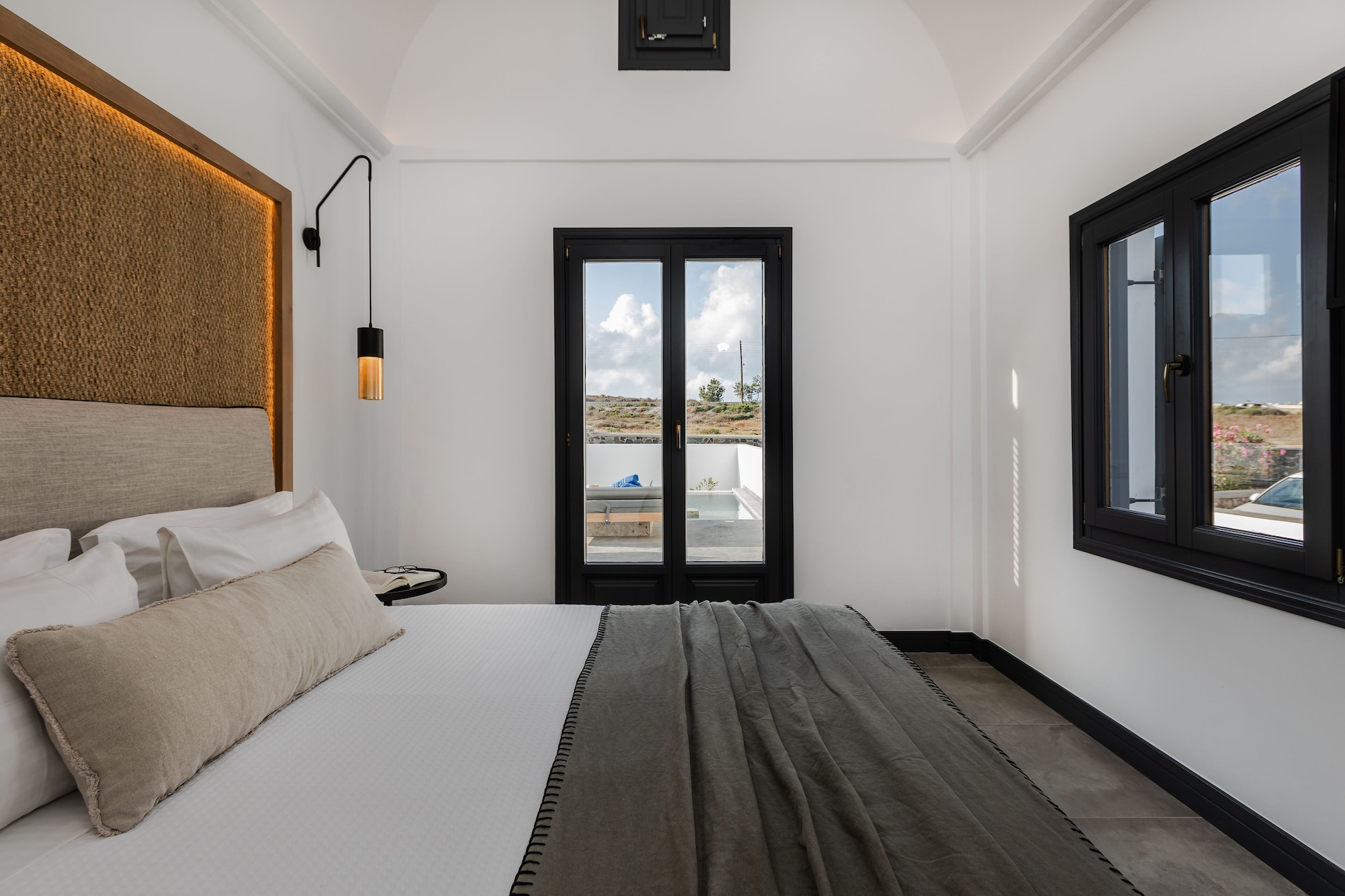 LUXURY, SUITE, PRIVATE POOL, JETTED TUB
