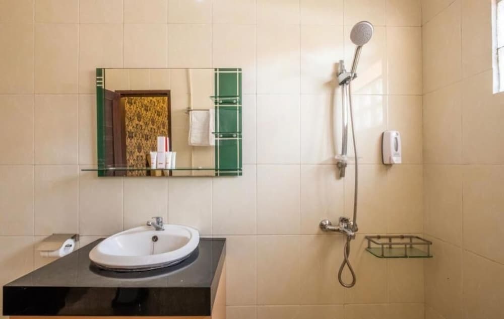 Aleyra Hotel and Villa Garut 49/50