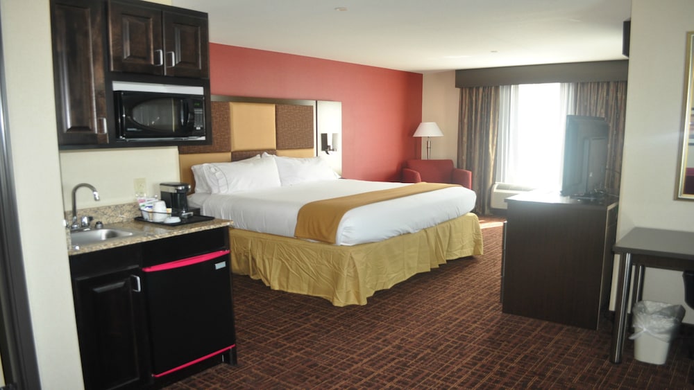 Holiday Inn Express Suites Greensburg 27/58