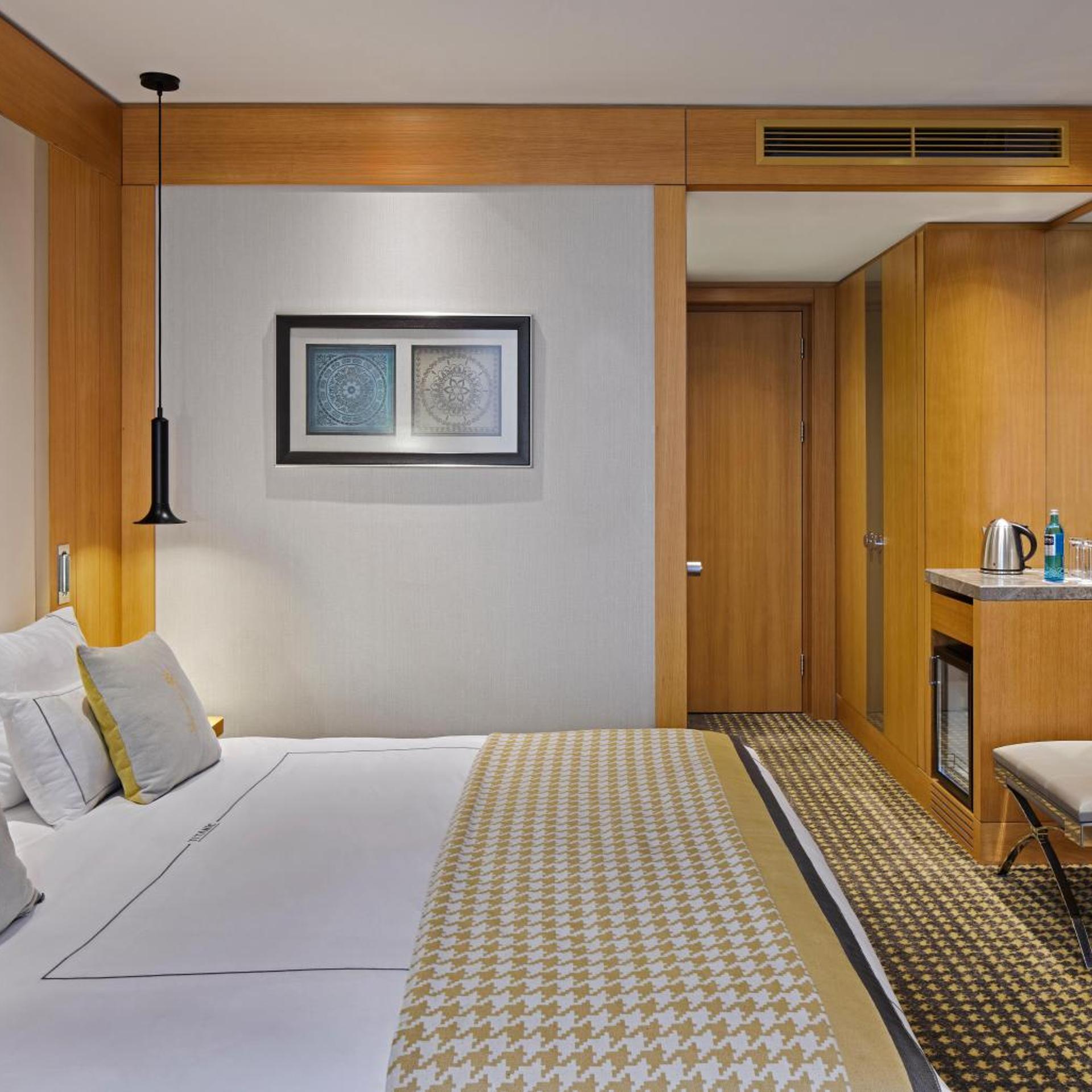 Queen Room