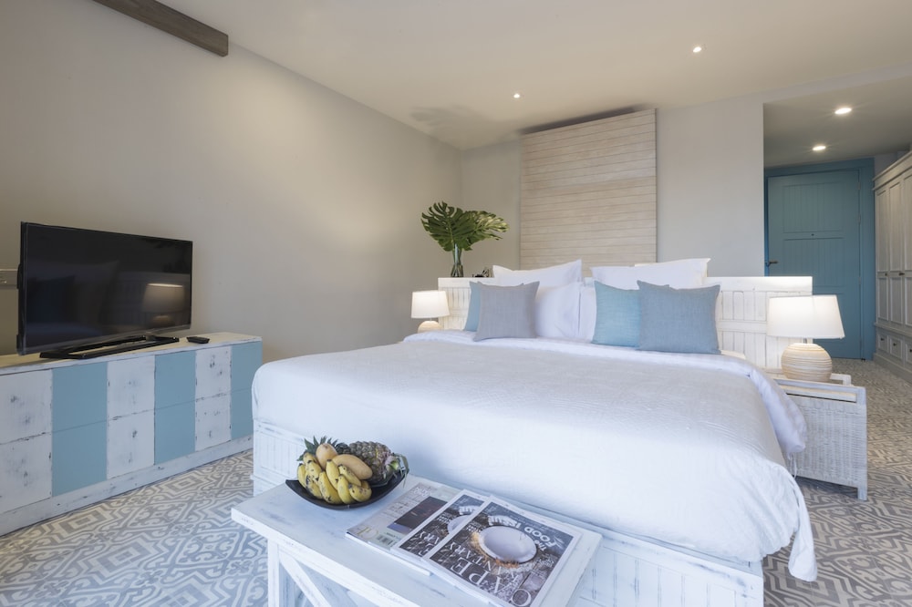DELUXE, DOUBLE OR TWIN BED, BALCONY