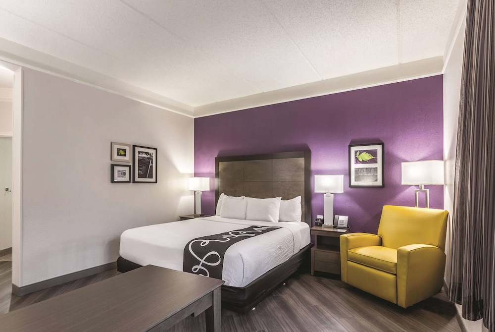 La Quinta Inn & Suites by Wyndham Atlanta Alpharetta 12/37