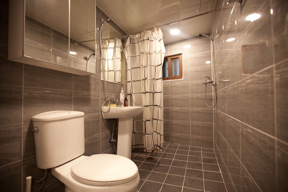 Ryu Guest House 70/72