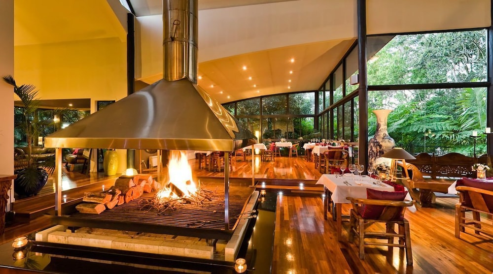 PETHERS RAINFOREST RETREAT 14/50