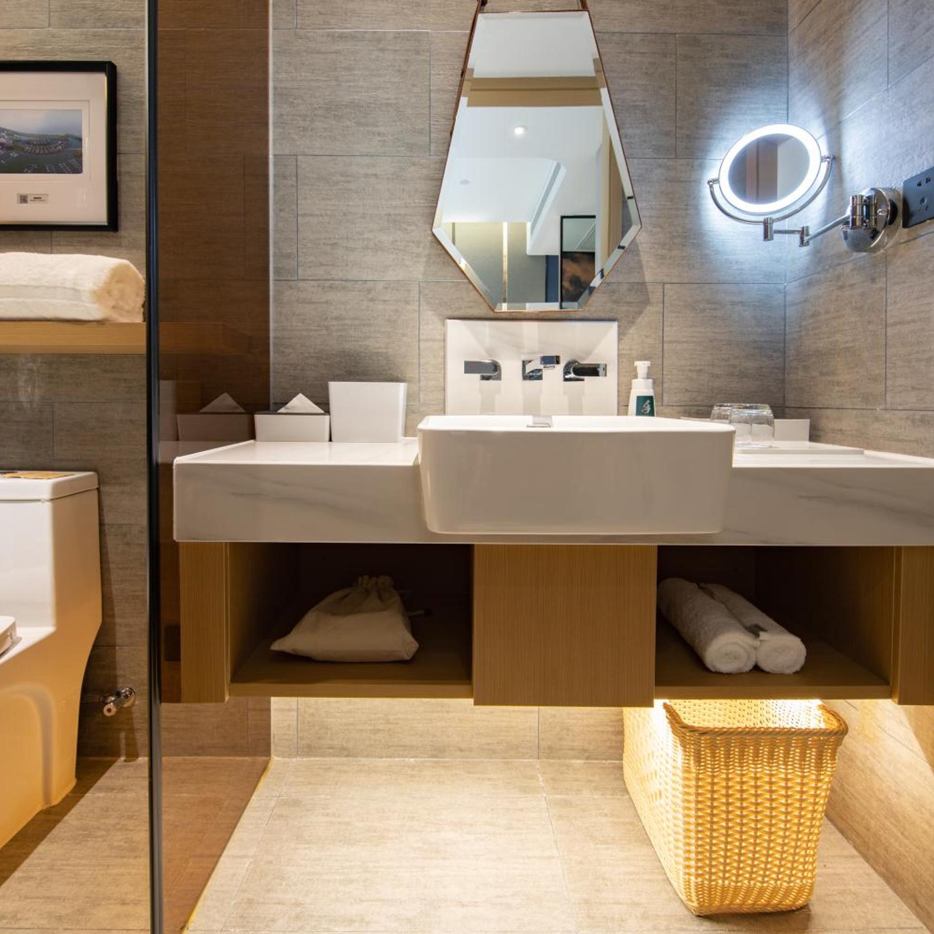 Atour Hotel (Xiamen Jimei Lake Business Center) 53/55