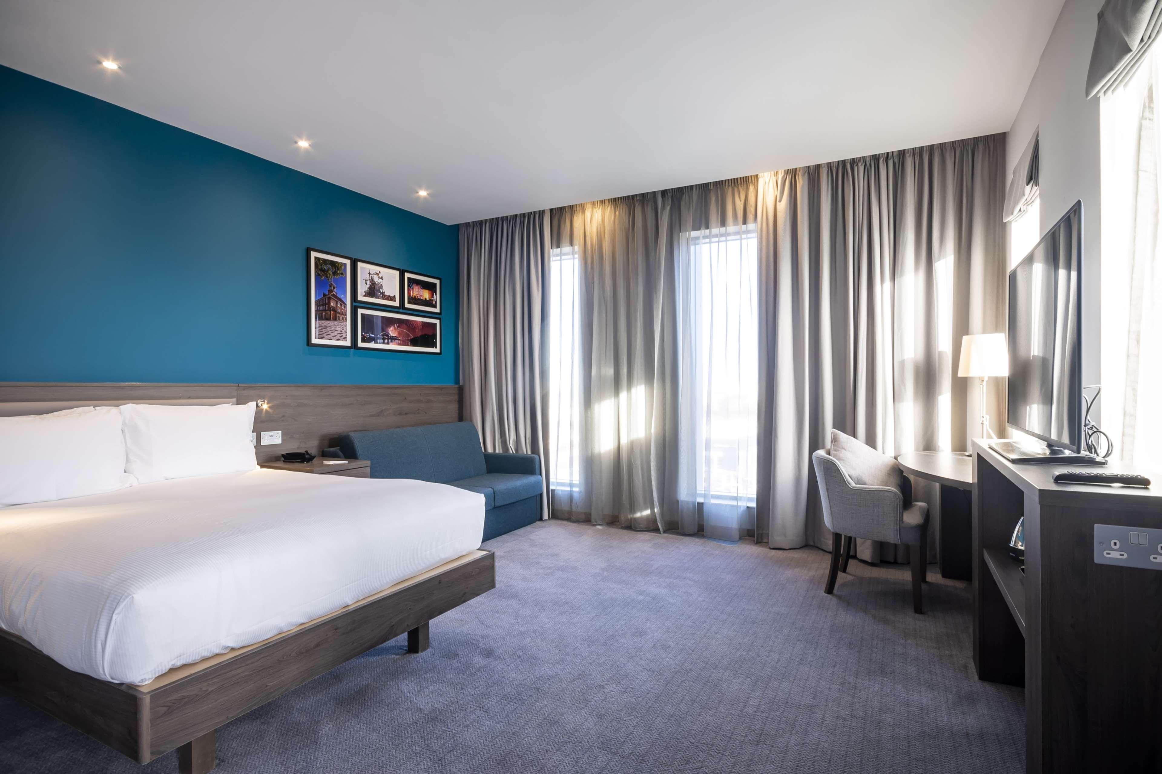 Room, Queen Bed, River View, Sofa