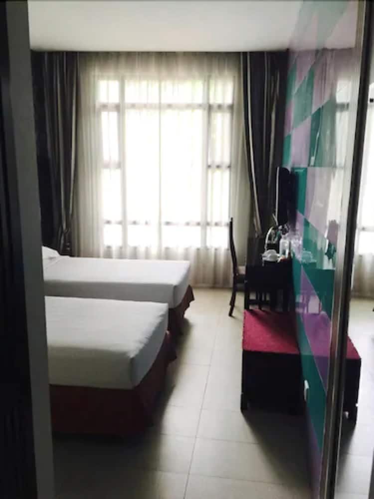 Rest Bugis Hotel 69/73