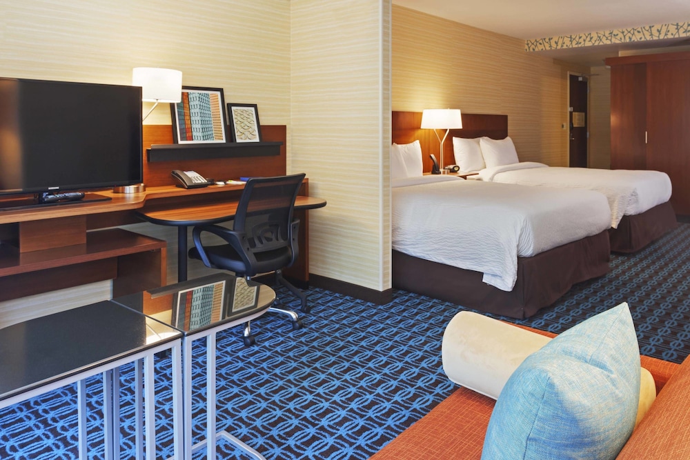 FAIRFIELD INN & SUITES CHICAGO DOWNTOWN/RIVER NORTH 10/47