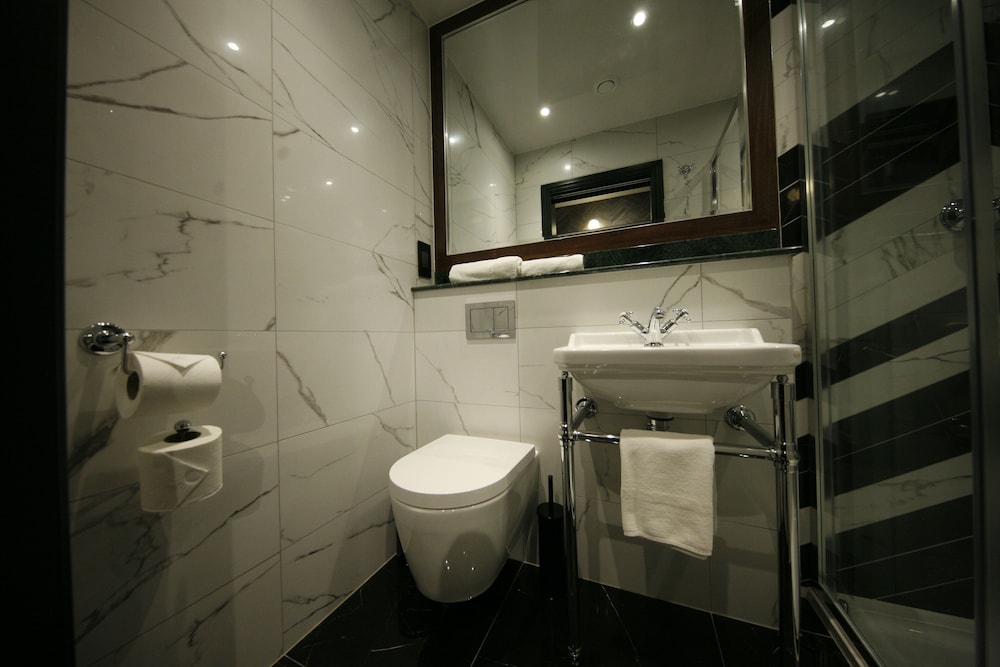 The Portico Hotel 15/19