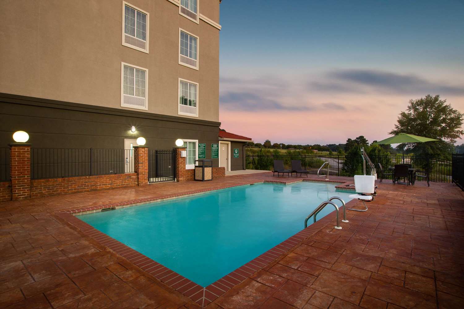 La Quinta Inn & Suites by Wyndham Tupelo 45/48