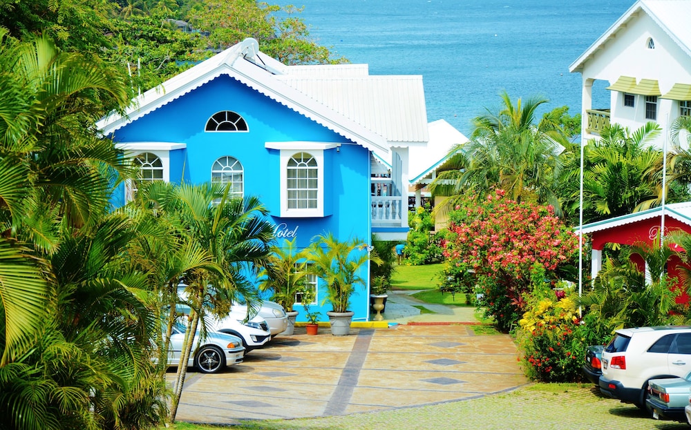 Beachcombers Hotel 69/77