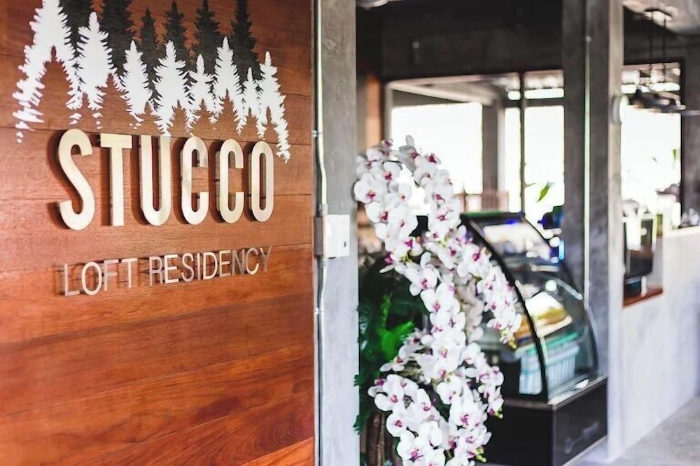 Stucco Loft Residency 43/72