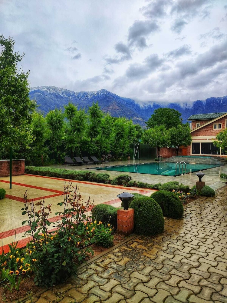 The Orchard Retreat & Spa Srinagar 47/50