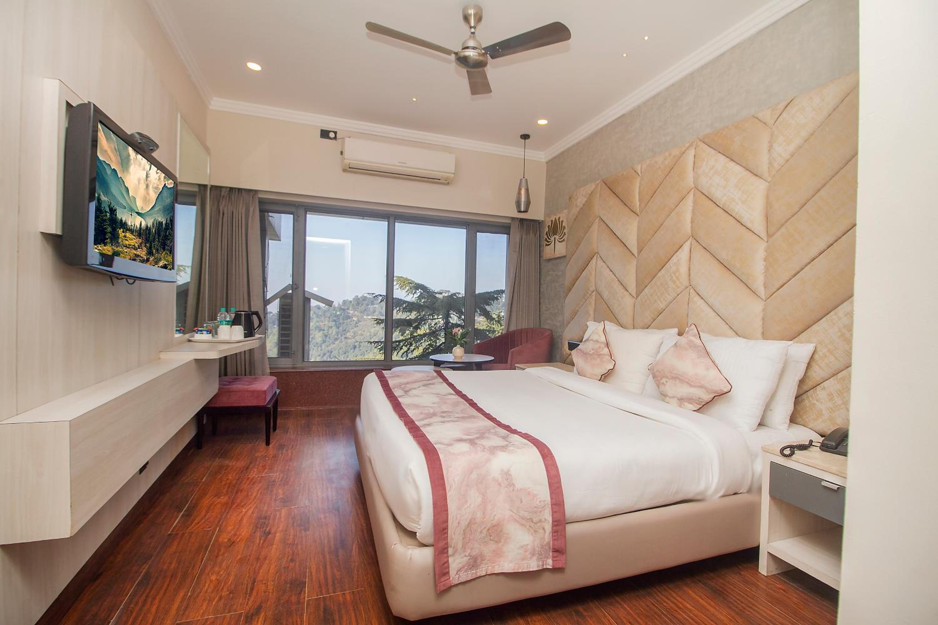 Deluxe Room with Valley View