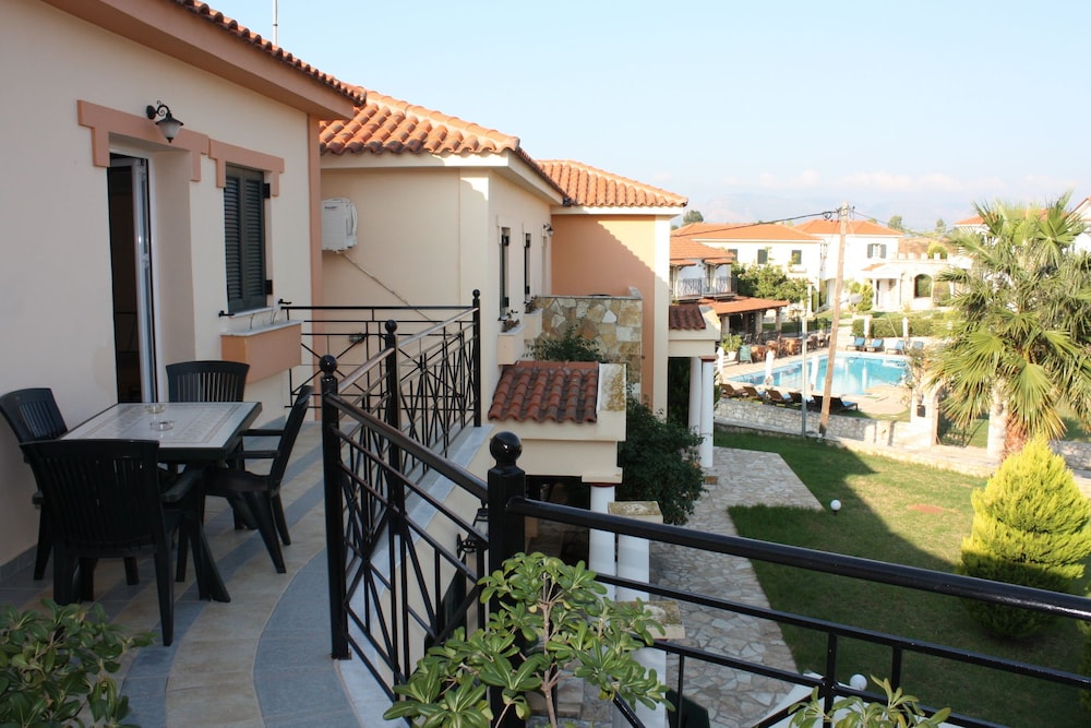 Elanthi Village Hotel 63/85