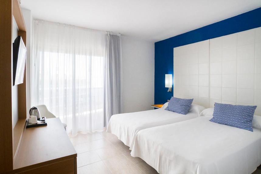 Room, Triple, Lateral Side Sea View، Ibersol Torremolinos Beach 2/10