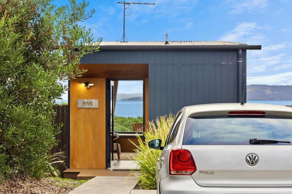 Bruny Island Escapes 7/69