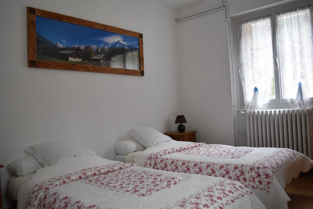 3 Bedrooms, Apartment, 2 Double and Twin Beds, South View