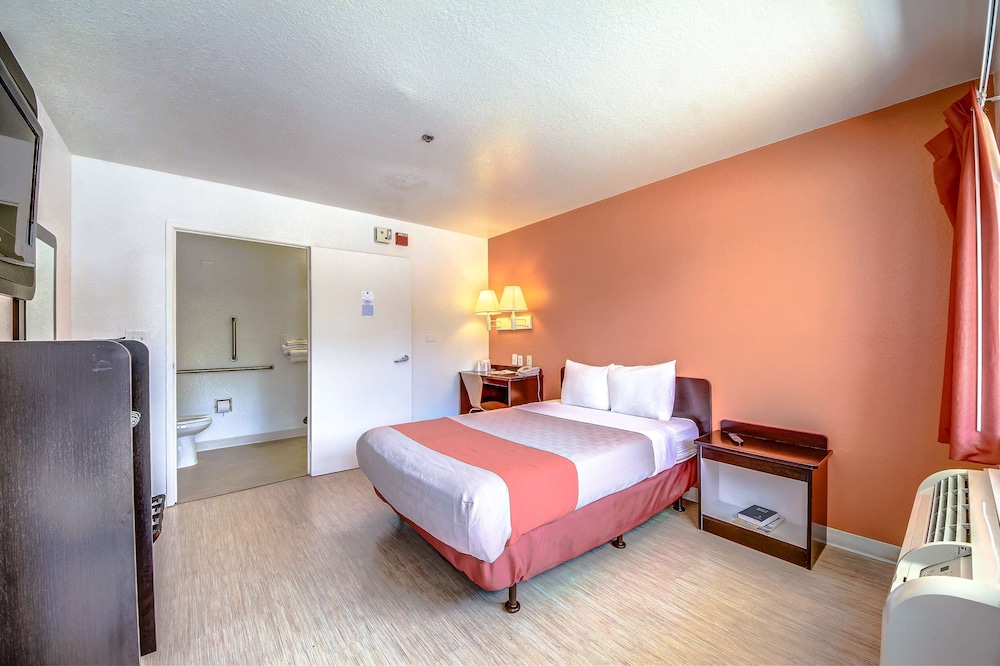 Motel6 San Antonio, TX - Six Flags Fiesta TX/La Cantera Area 22/44
