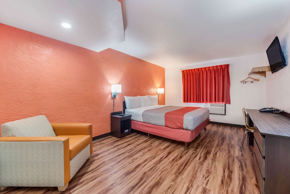 Motel6 Saint Paul, MN - I-94 27/54