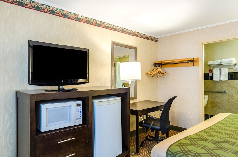 FairBridge Inn Express Pittsfield MA 45/51
