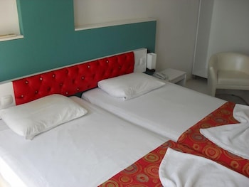 Lucky Monkey Hotel 33/50