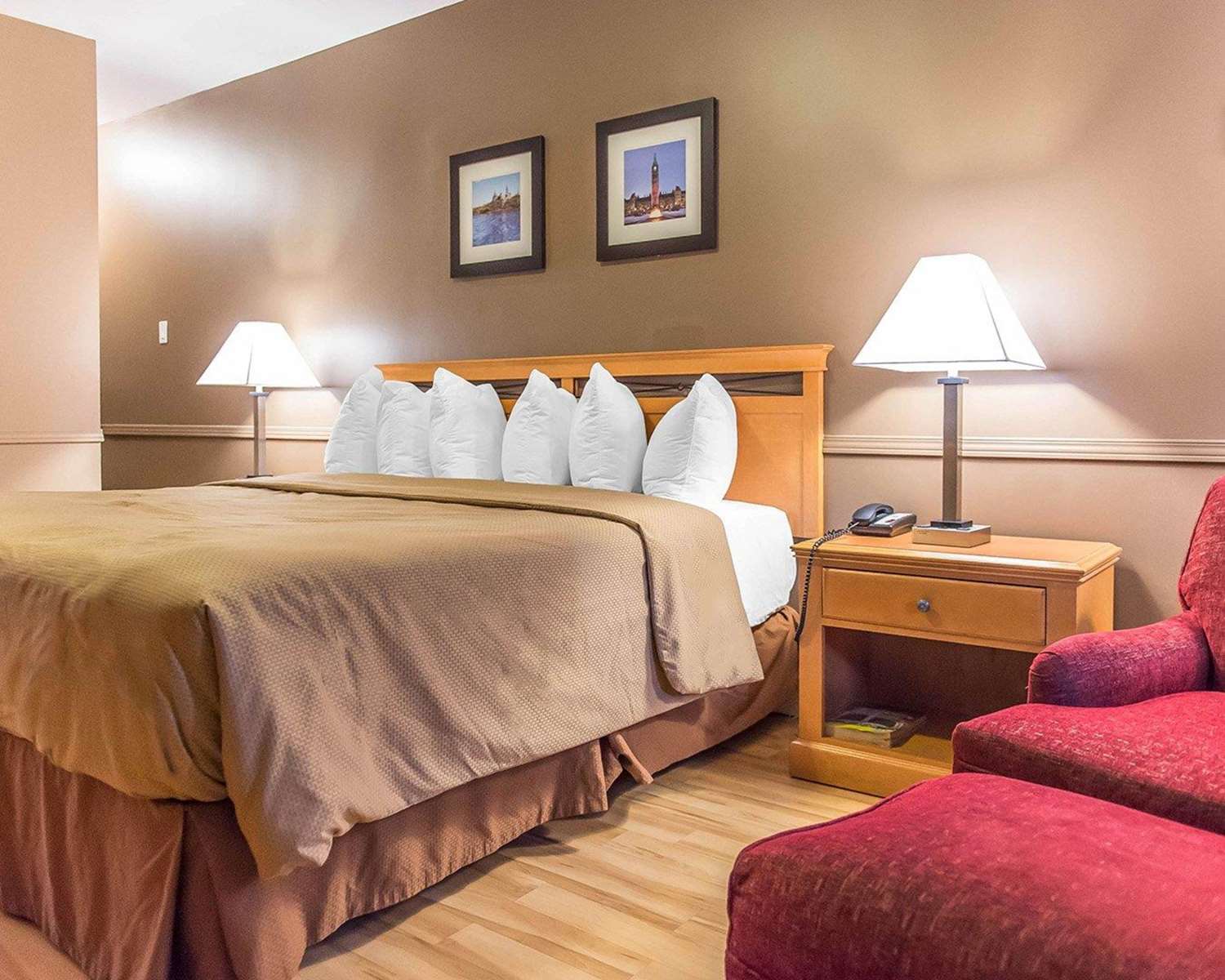 Econo Lodge Downtown Ottawa 17/50