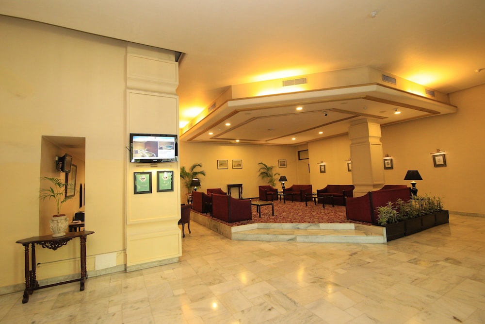 Hotel Dynasty 33/46