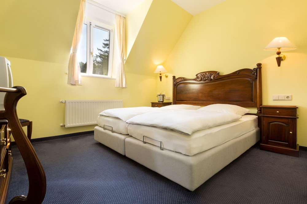 Schlosshotel Ralswiek 5/50