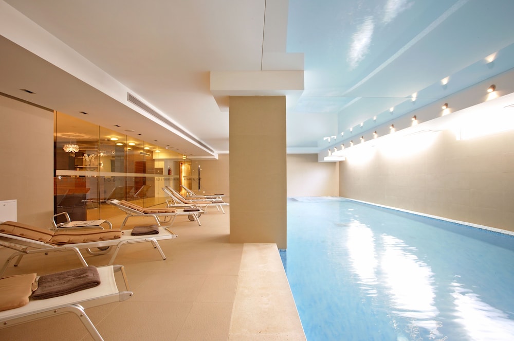 Atrium Hotel 49/78