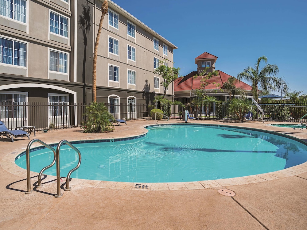 La Quinta Inn & Suites by Wyndham Phoenix Chandler 1/41
