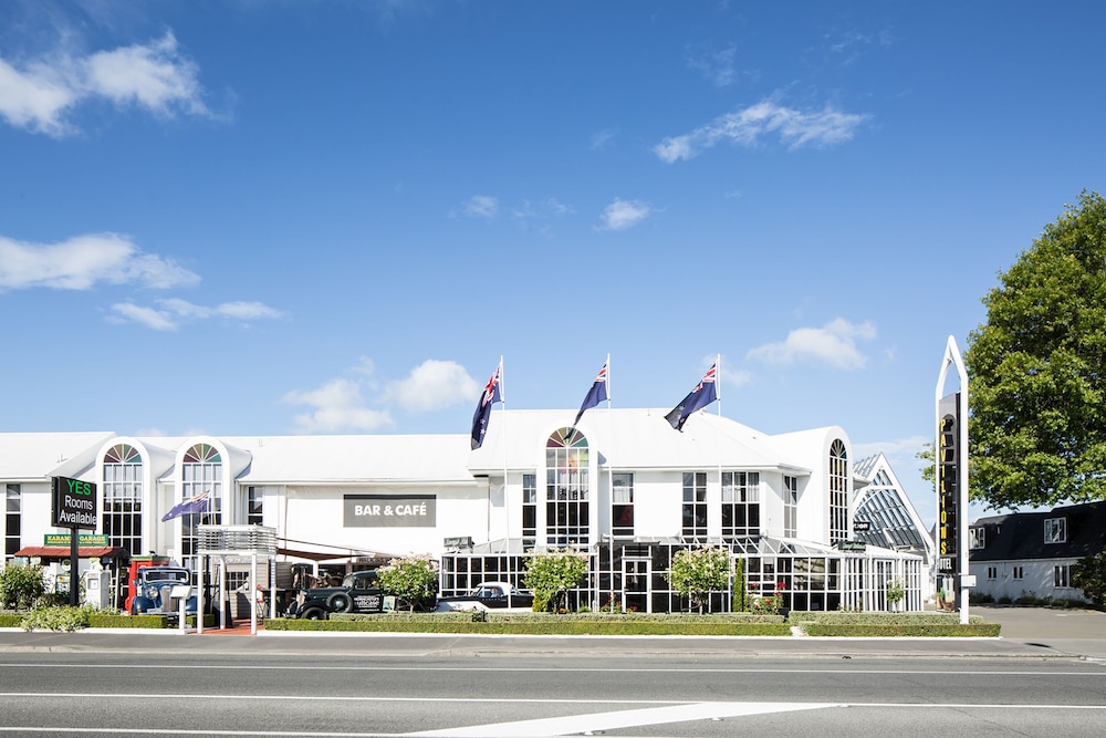 Pavilions Hotel 61/69