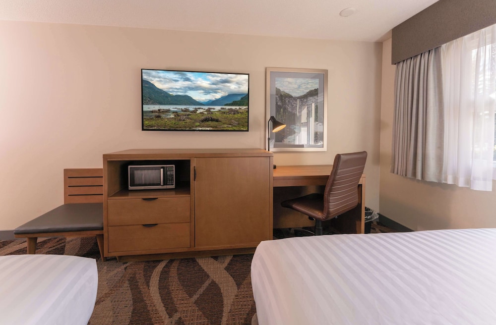 غرفة قياسية بسريرين كوين، Prestige Hudson Bay Lodge & Conference Centre, WorldHotels 4/4