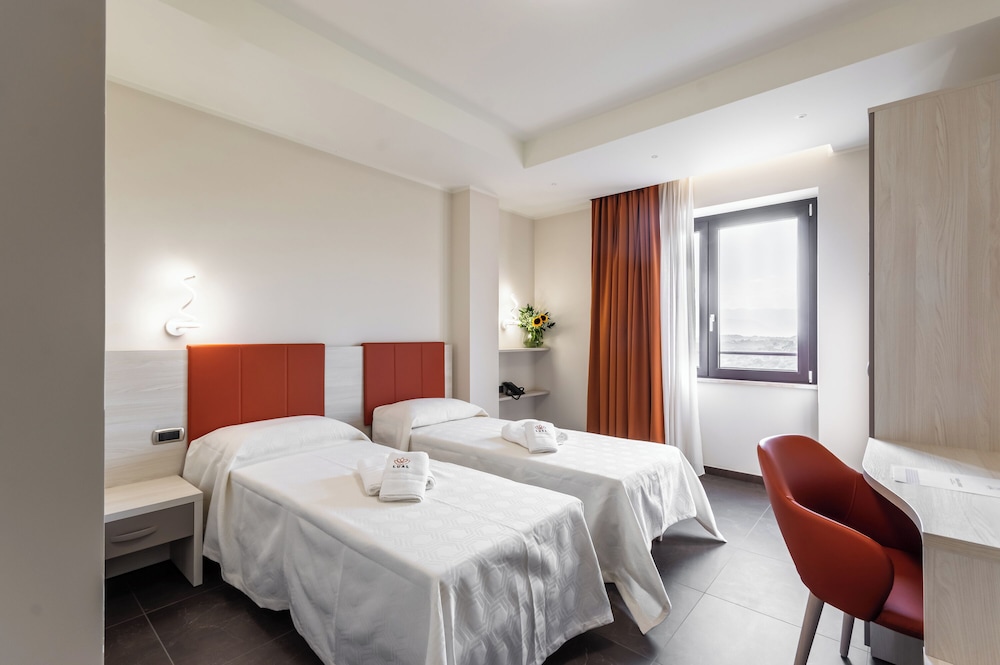 Lual Bleisure Hotel 10/43