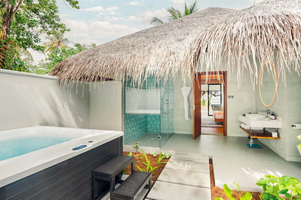 Nova Maldives 53/78